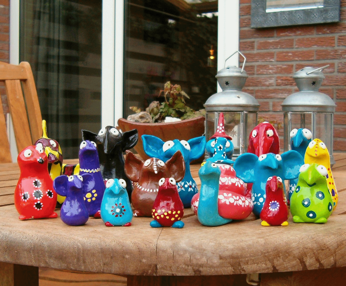 kleibeesten_op_tafel